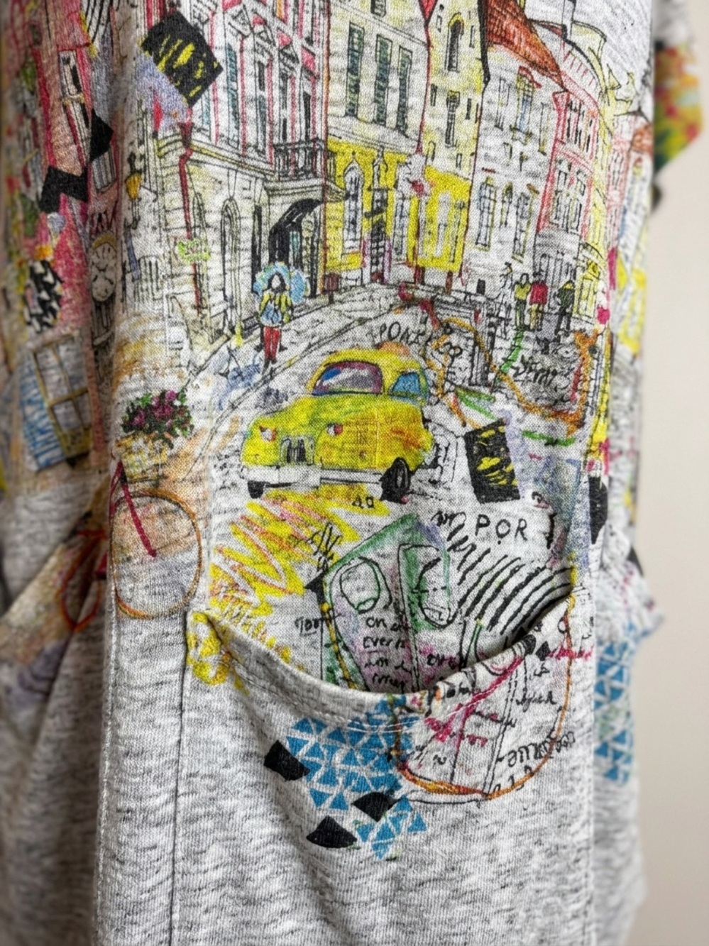 Tanoah Grey Heathered European City Street Scene Graphic Print Short Sleeve Top - Picture 2 of 12